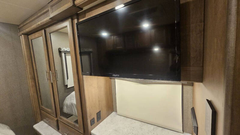 2021 Thor Motor Coach Magnitude