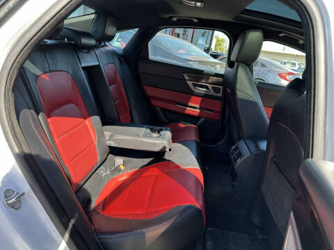 2016 Jaguar XF R-Sport