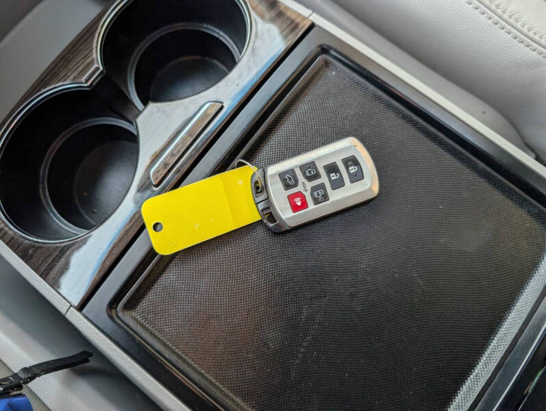 2017 Toyota Sienna XLE 8-Passenger