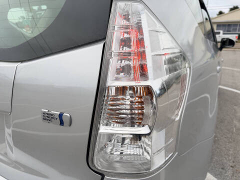 2014 Toyota Prius v Five