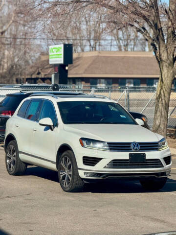 2017 Volkswagen Touareg for sale at MIDWEST CAR SEARCH in Fridley MN
