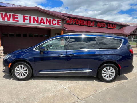 2017 Chrysler Pacifica Touring-L