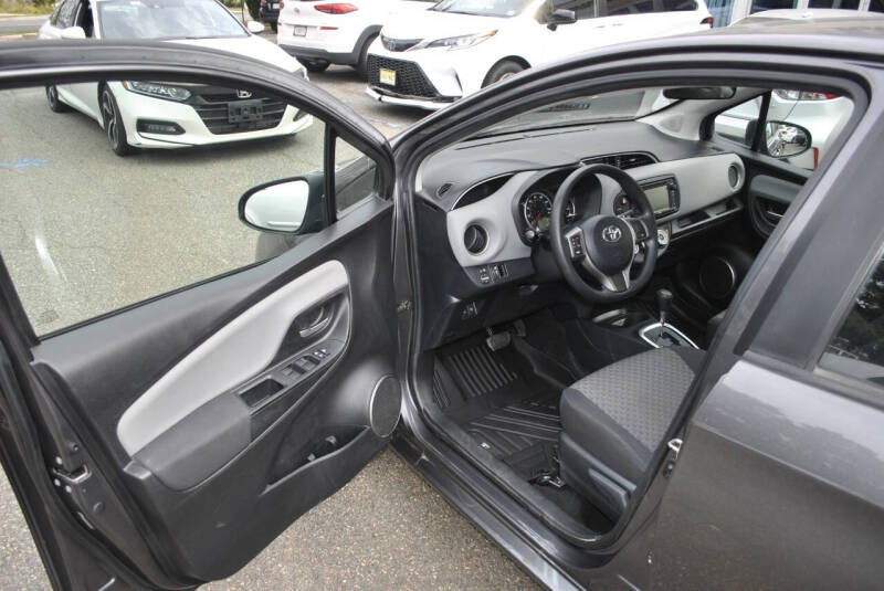 2017 Toyota Yaris 5-Door LE