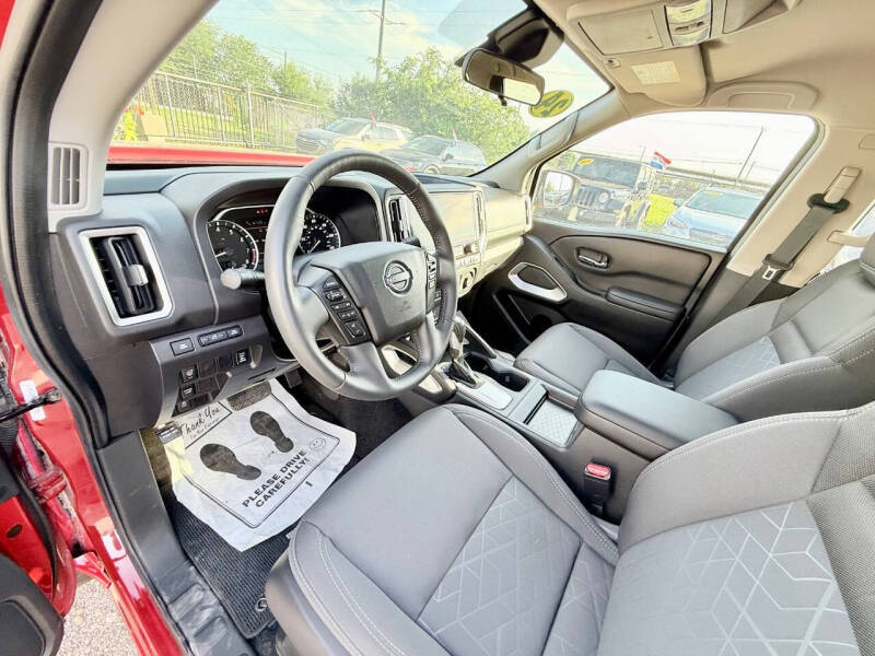 2025 Nissan Frontier SV