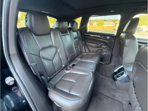 2017 Porsche Cayenne S E-Hybrid Platinum Edition