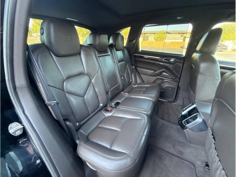 2017 Porsche Cayenne S E-Hybrid Platinum Edition