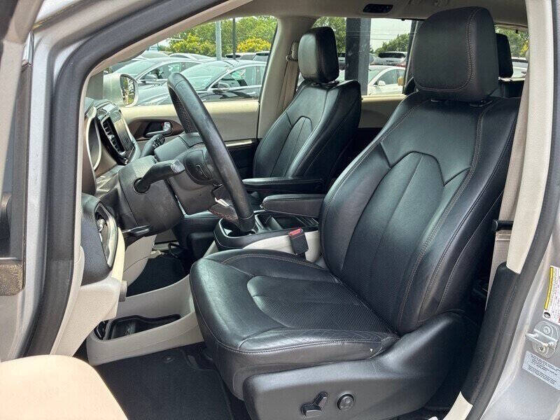 2017 Chrysler Pacifica Hybrid Premium