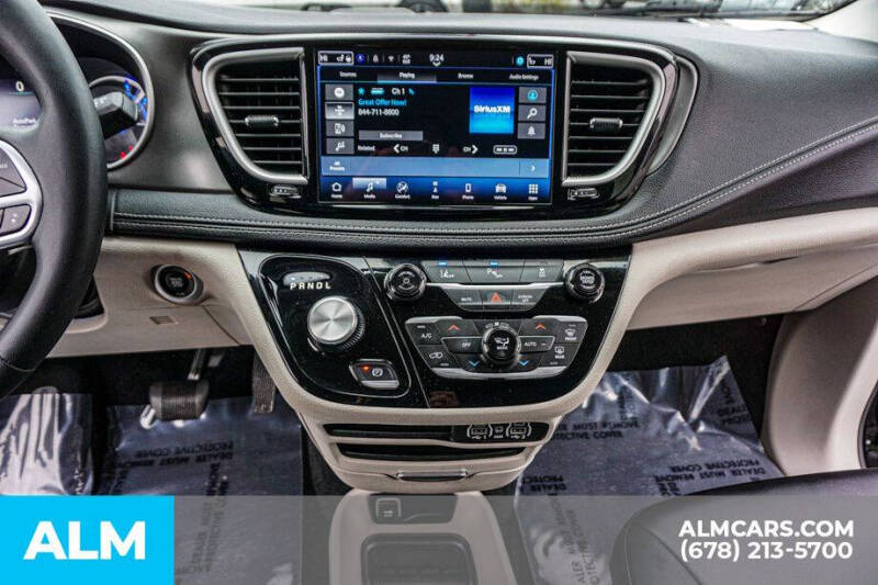 2024 Chrysler Pacifica Plug-In Hybrid Select