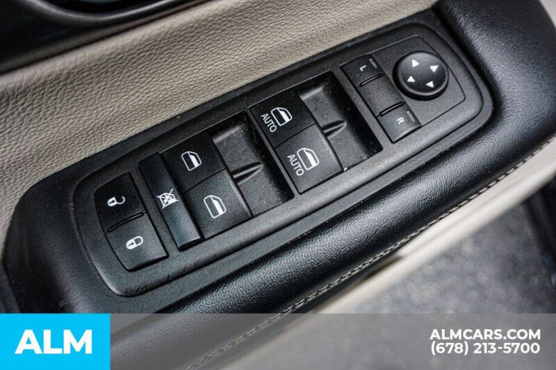 2024 Chrysler Pacifica Plug-In Hybrid Select