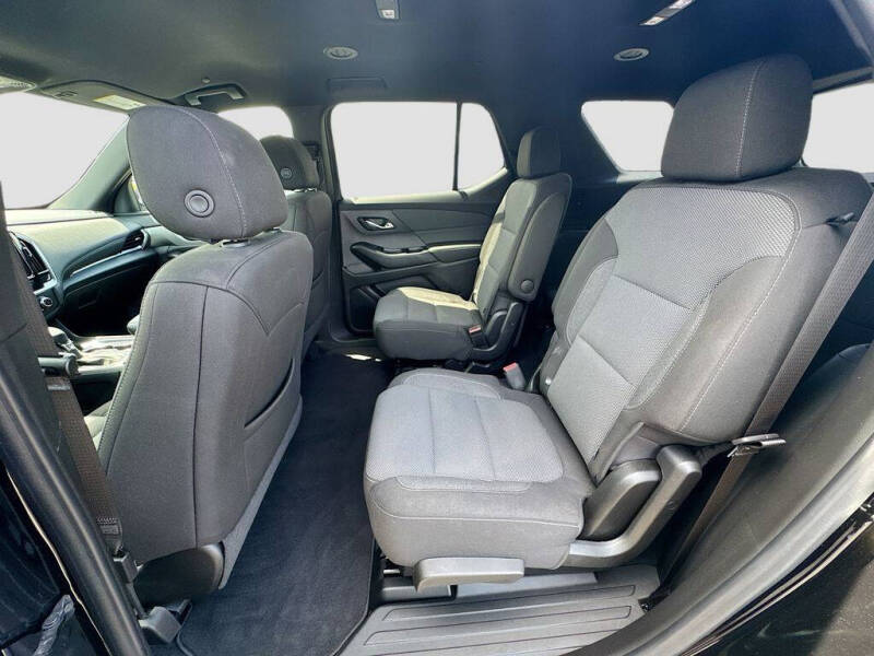 2023 Chevrolet Traverse LT Cloth