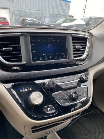 2020 Chrysler Voyager LXi