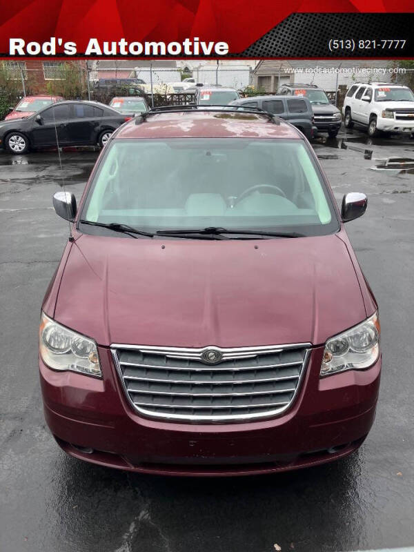 2008 Chrysler Town & Country Touring's photo