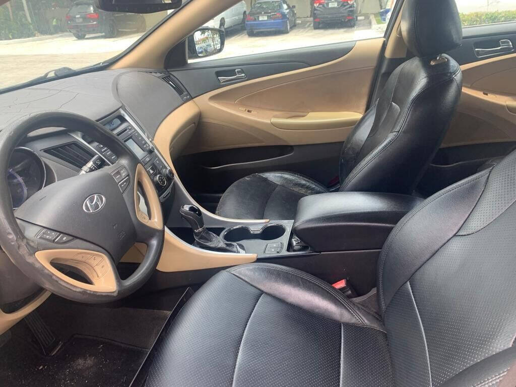 2014 Hyundai Sonata  - $8,900