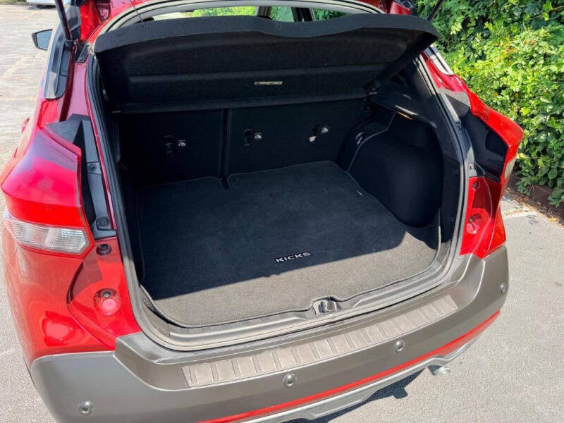 2020 Nissan Kicks SR