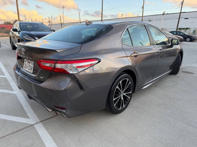 2020 Toyota Camry SE
