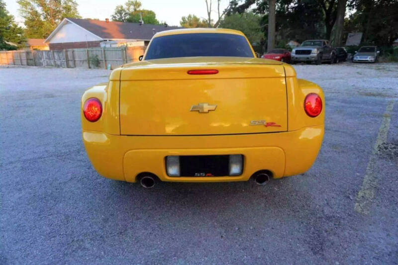 Image 3 of 2004 Chevrolet SSR LS