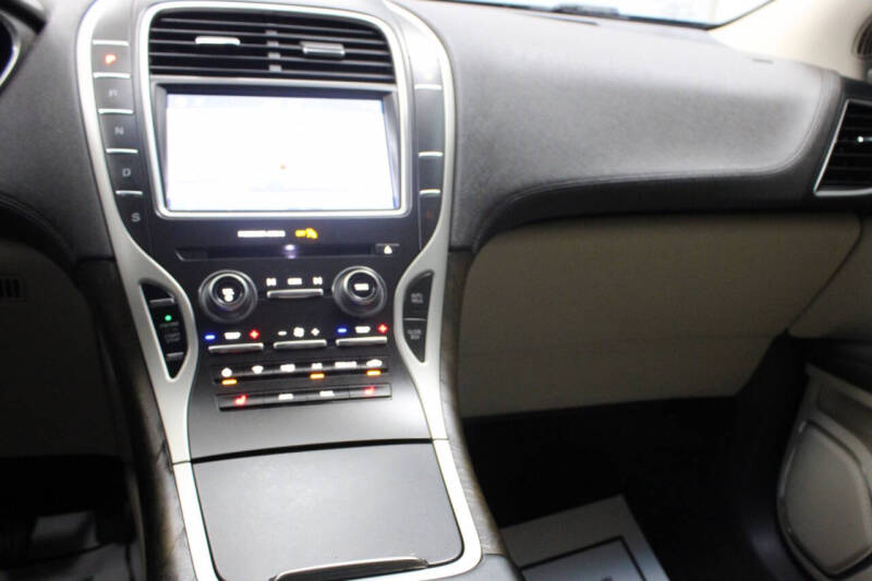 2019 Lincoln Nautilus Select