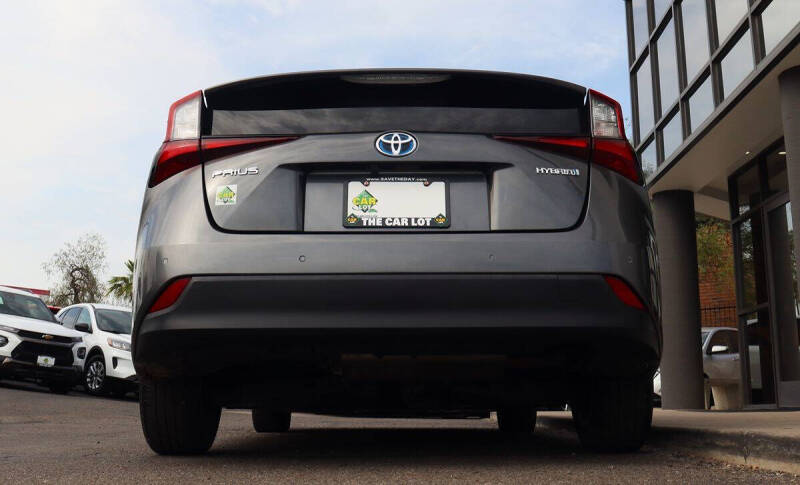 2022 Toyota Prius LE