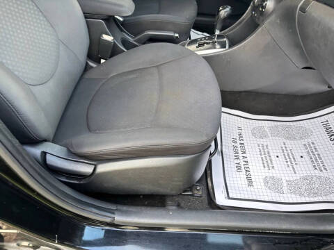 2013 Hyundai Accent SE