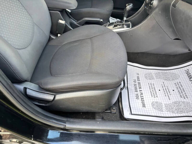 2013 Hyundai Accent SE