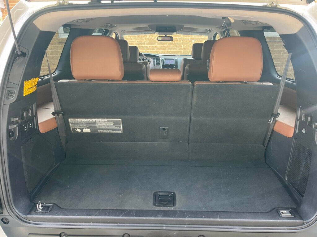 2013 Toyota Sequoia 37