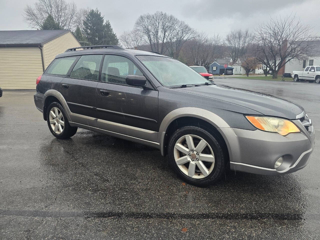 2009 Subaru Outback for sale at QUEENSGATE AUTO SALES in York, PA