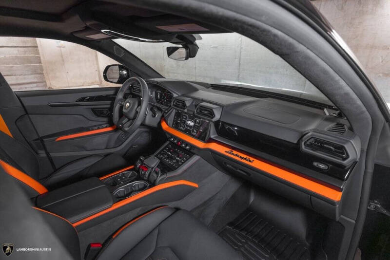 2025 Lamborghini Urus SE