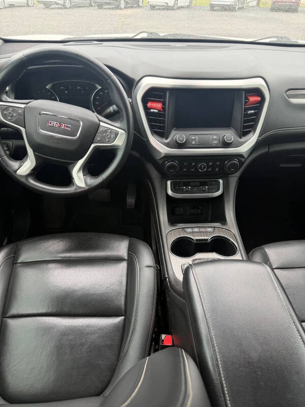 2023 GMC Acadia SLT