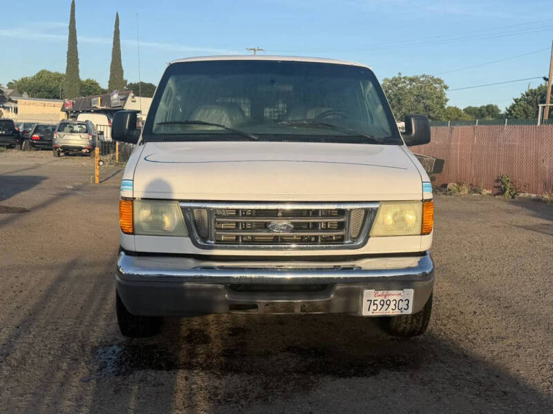 2004 Ford E-Series E-150 Chateau
