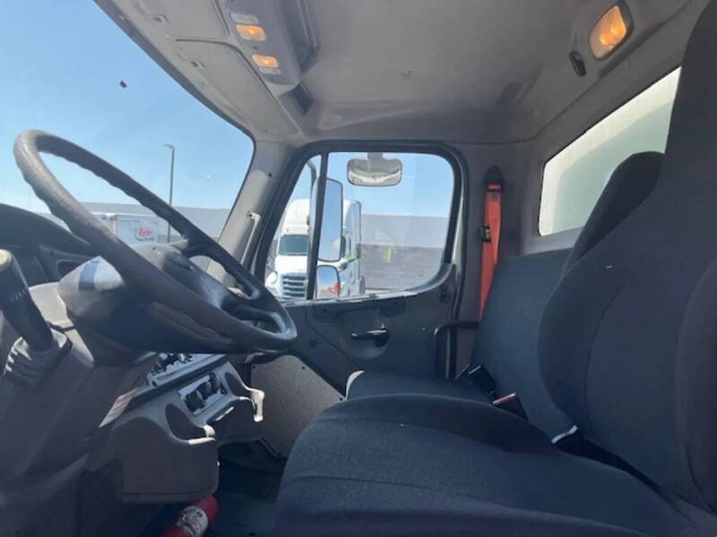 2018 Freightliner M2 106