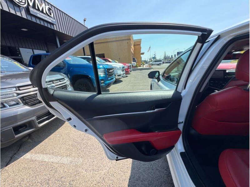 2022 Toyota Camry Hybrid XSE