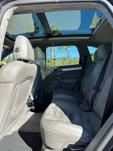 2013 Porsche Cayenne GTS