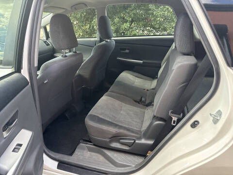 2014 Toyota Prius v Two