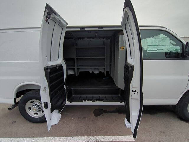 2025 Chevrolet Express 2500