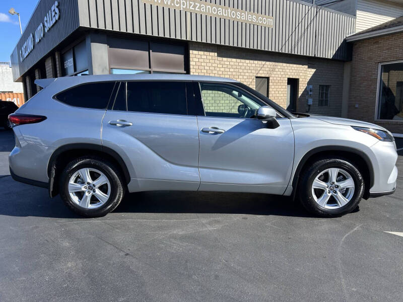 2022 Toyota Highlander LE