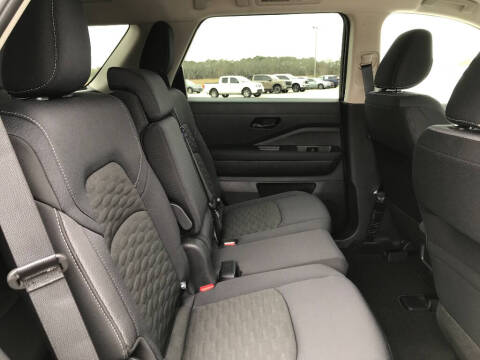 2025 Nissan Pathfinder SV