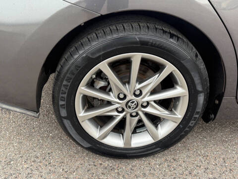 2017 Toyota Prius v Five