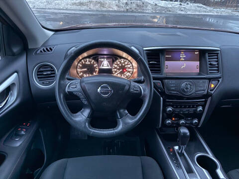 2017 Nissan Pathfinder SV