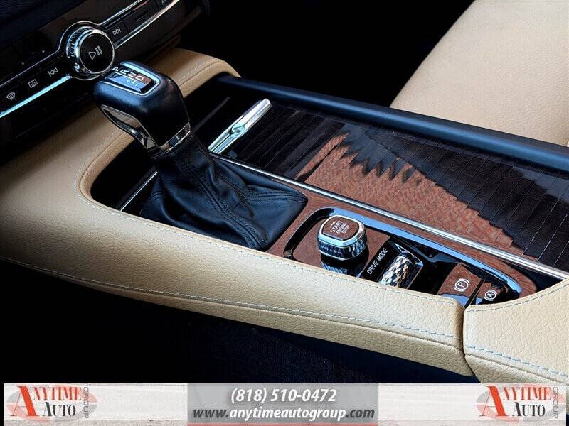 2018 Volvo XC90 T6 Momentum