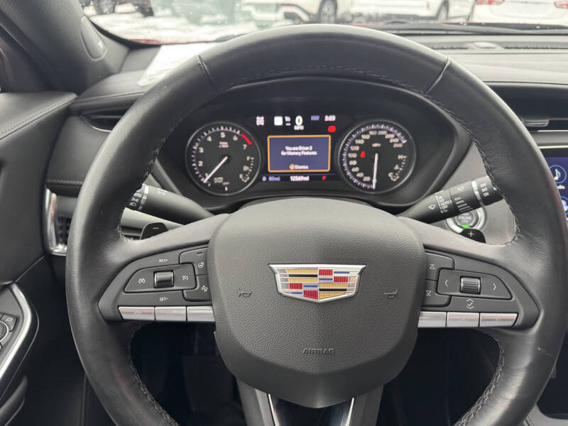 2023 Cadillac XT4 Premium Luxury