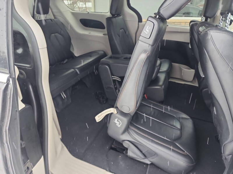 2017 Chrysler Pacifica Touring-L Plus