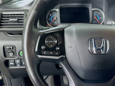 2019 Honda Pilot Touring w/Rear Captain's Chairs