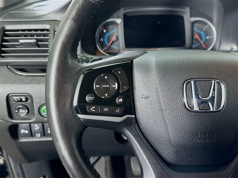 2019 Honda Pilot Touring w/Rear Captain's Chairs