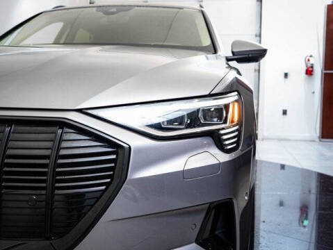 2022 Audi e-tron quattro Premium