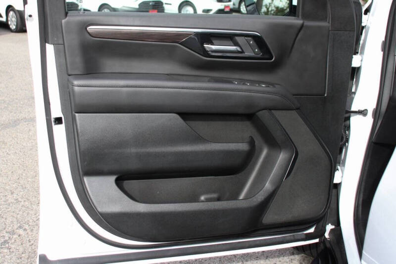 2025 Chevrolet Suburban LS