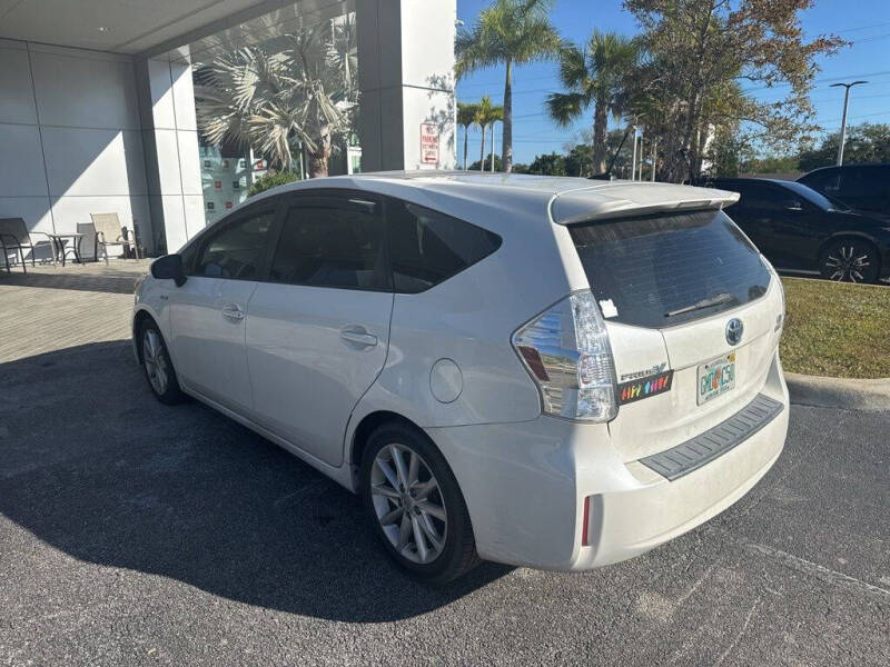 2013 Toyota Prius v Five