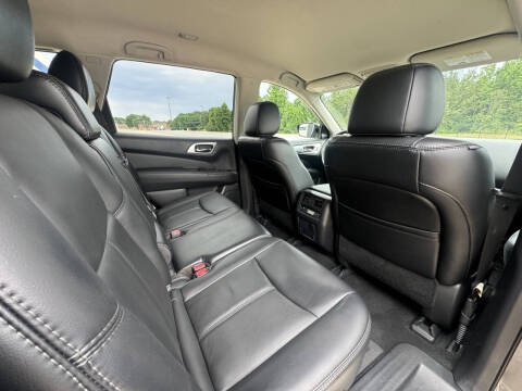 2017 Nissan Pathfinder SL