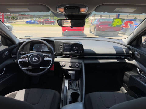 2024 Hyundai Elantra SE