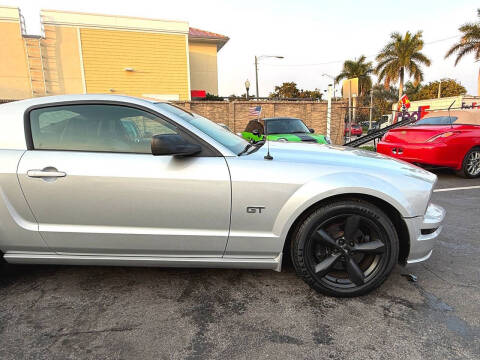 2005 Ford Mustang GT Deluxe