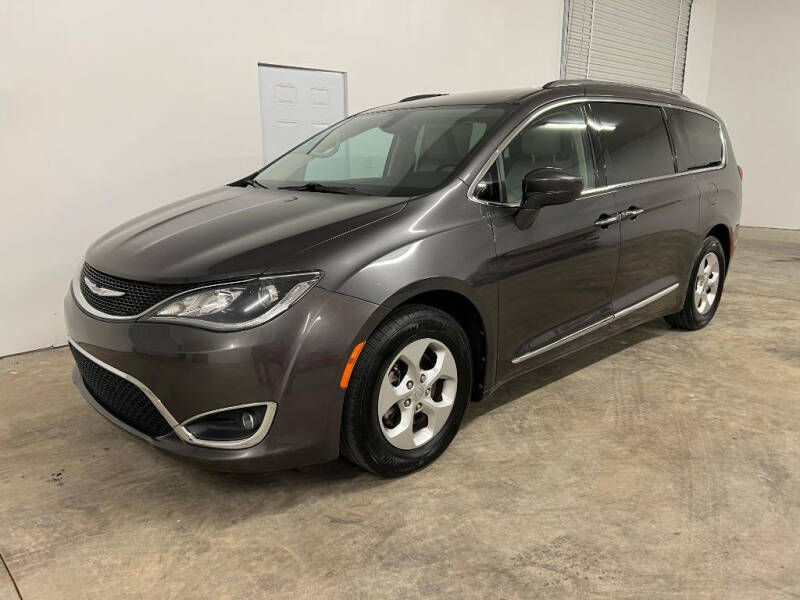 2017 Chrysler Pacifica for sale at Daniel Used Auto Sales in Dallas GA